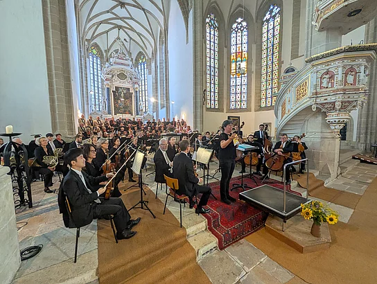 Pfarrerin Christiane Schmidt begrüßte die Gäste in der bis auf den letzten Platz besetzen Stadtkirche.